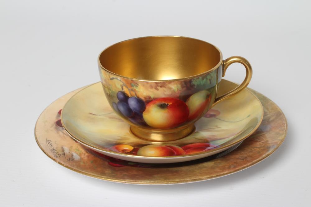 A ROYAL WORCESTER CHINA TEA CUP AND SAUCER Image