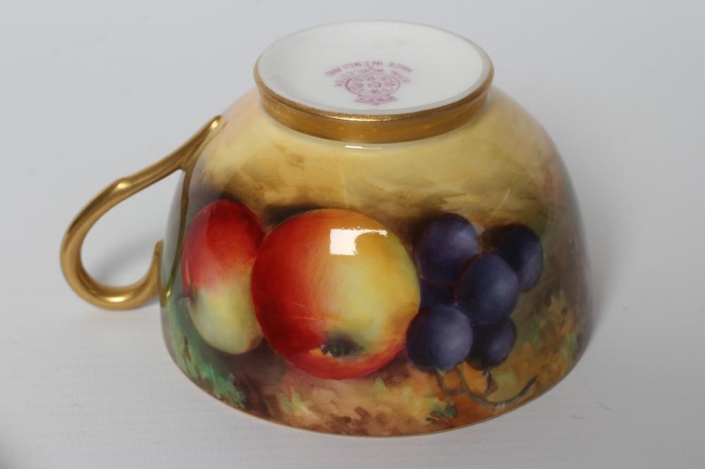 A ROYAL WORCESTER CHINA TEA CUP AND SAUCER Image