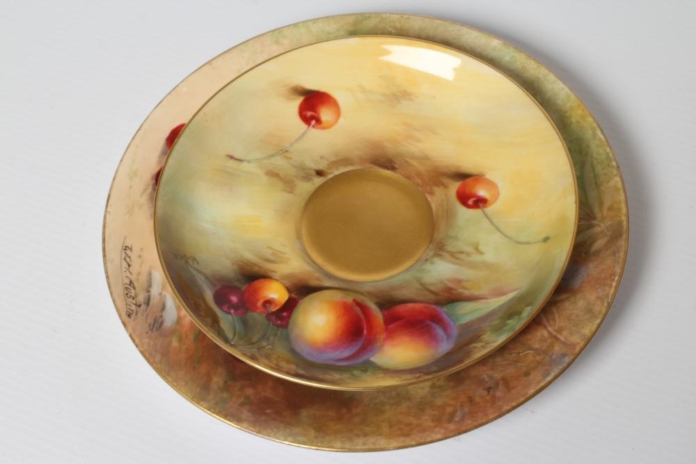 A ROYAL WORCESTER CHINA TEA CUP AND SAUCER Image