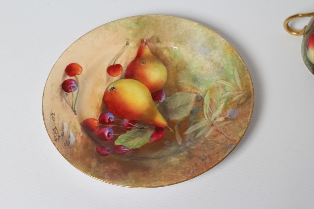 A ROYAL WORCESTER CHINA TEA CUP AND SAUCER Image