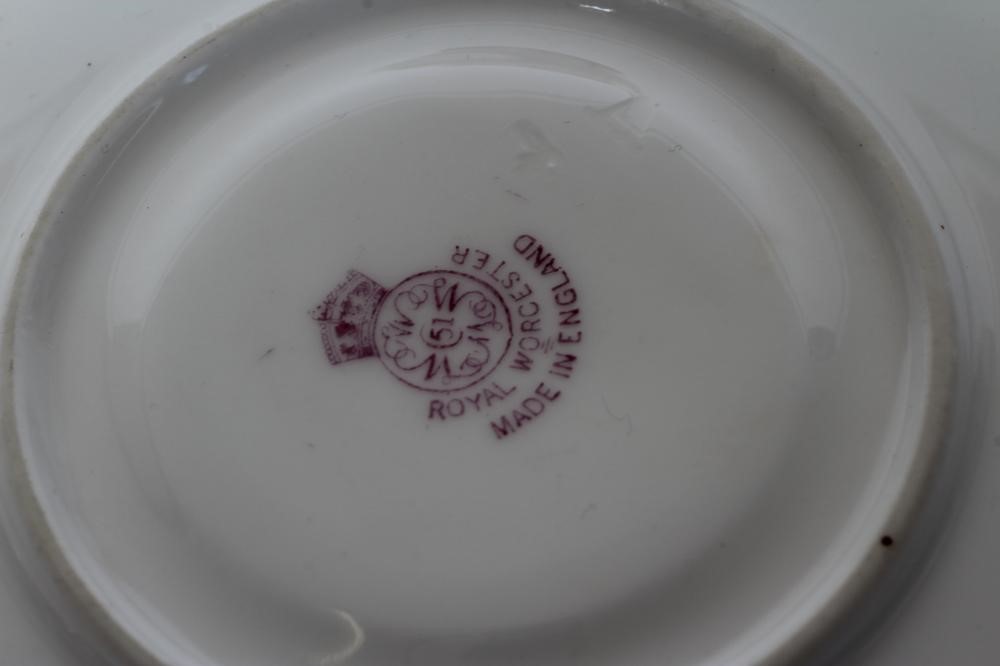 A ROYAL WORCESTER CHINA TEA CUP AND SAUCER Image