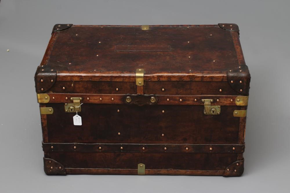 A ROBERT THOMPSON ADZED OAK OVAL CHEESEBOARD with carved mouse trademark, 15" long (Est. plus 24% Image