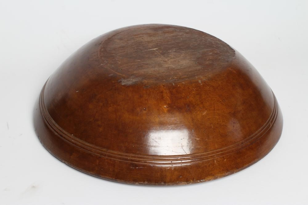 A TREEN DAIRY BOWL, late 19th century, with incised banding to the exterior below the rim, 5" high, Image
