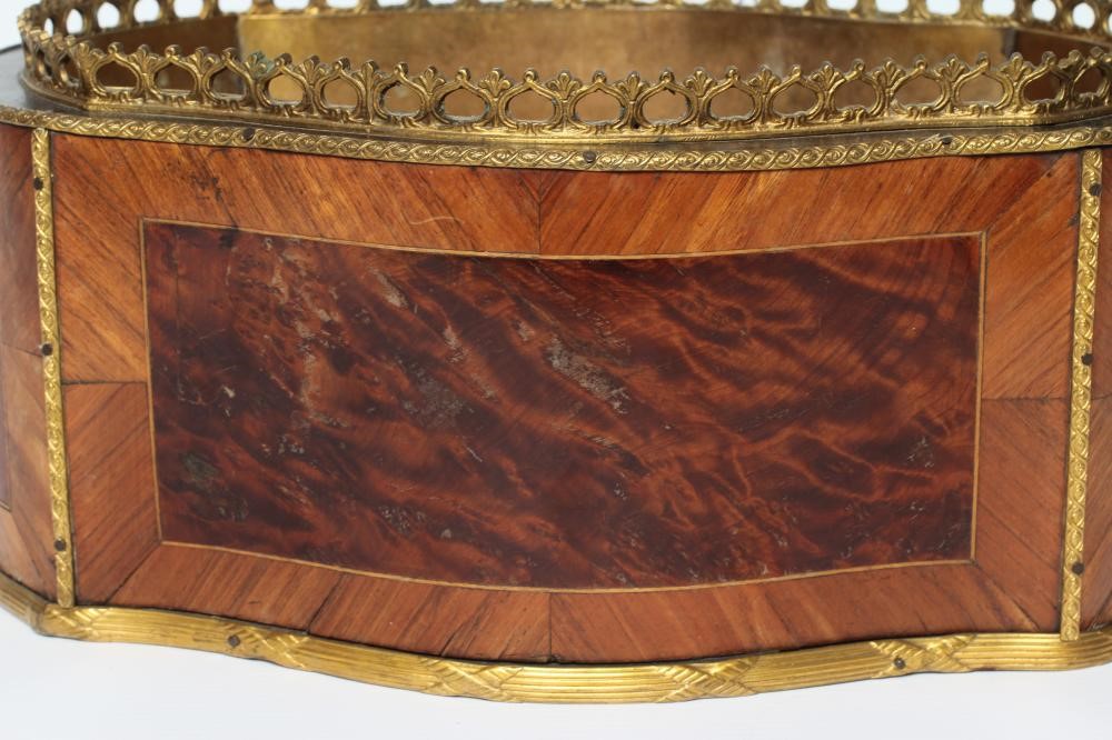 A LOUIS XV STYLE KINGWOOD AND BURR WALNUT JARDINIERE Image