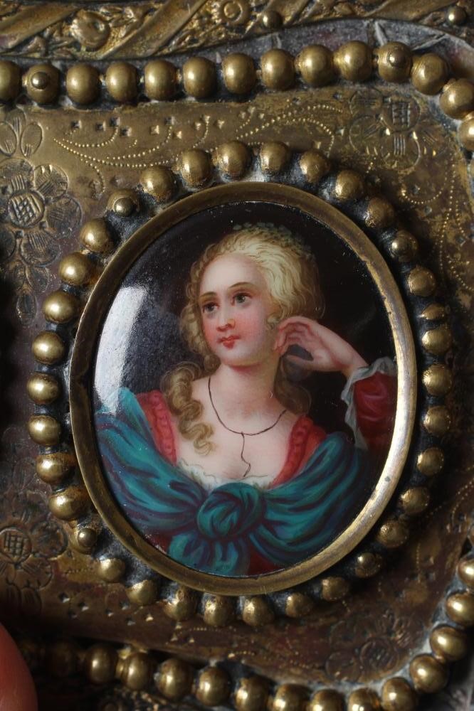 A FRENCH STYLE TORTOISESHELL AND GILT METAL MOUNTED TRINKET BOX Image