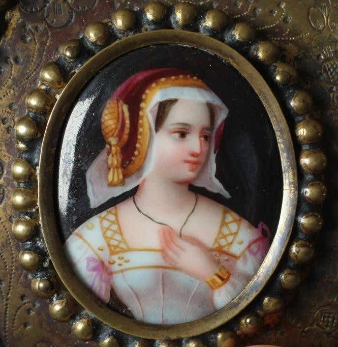 A FRENCH STYLE TORTOISESHELL AND GILT METAL MOUNTED TRINKET BOX Image