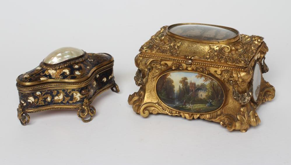 A GILT METAL ROCOCO REVIVAL JEWELLERY CASKET Image