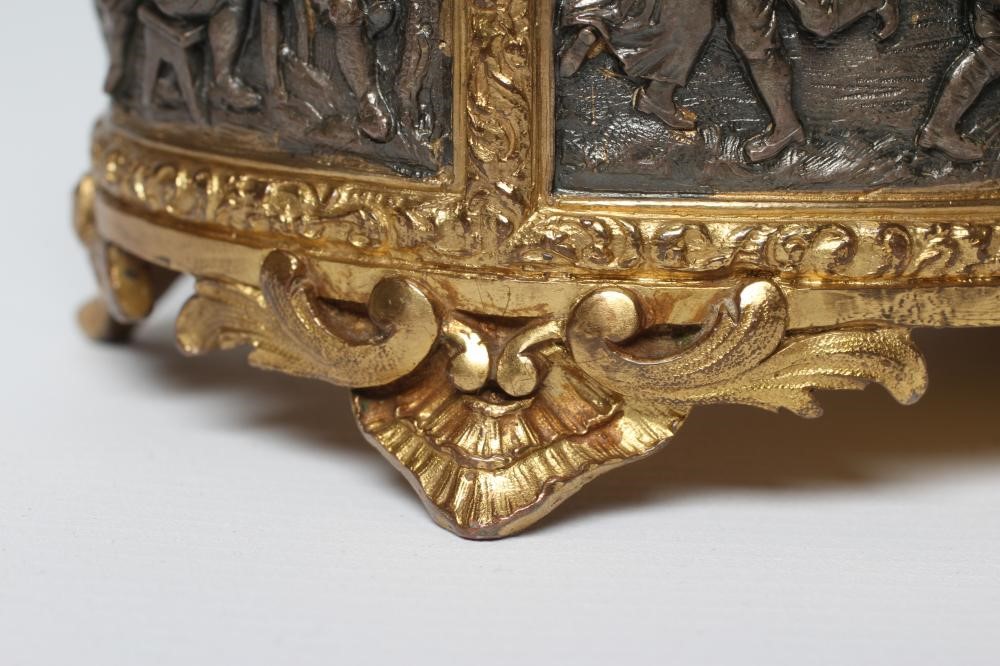 A FRENCH GILDED ORMOLU OVAL JEWELLERY CASKET Image