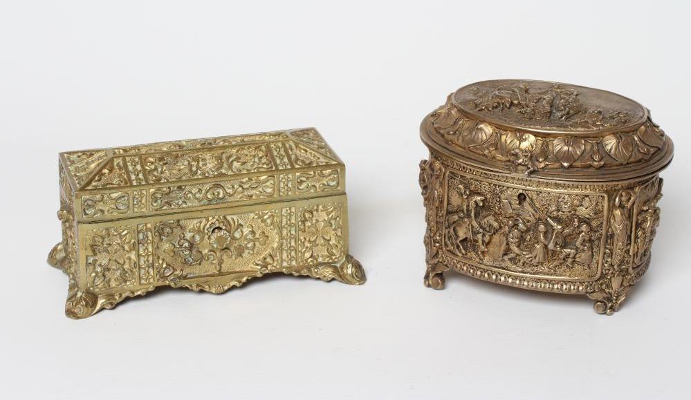 A FRENCH GILDED ORMOLU OVAL MUSICAL JEWELLERY CASKET Image