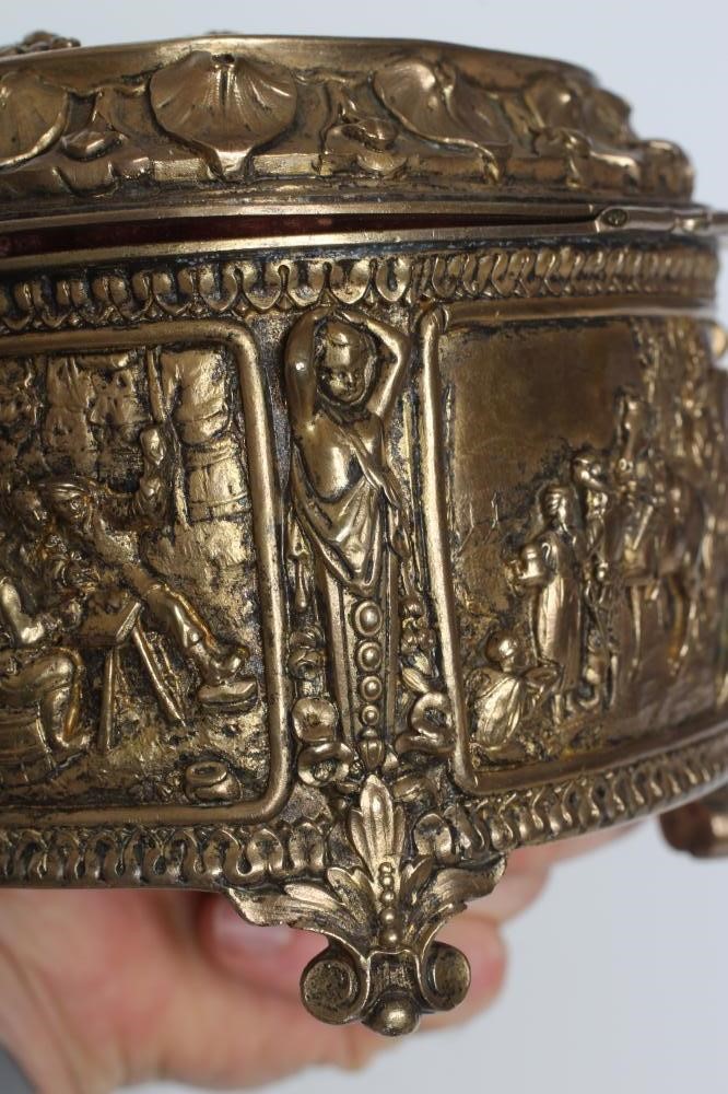 A FRENCH GILDED ORMOLU OVAL MUSICAL JEWELLERY CASKET Image