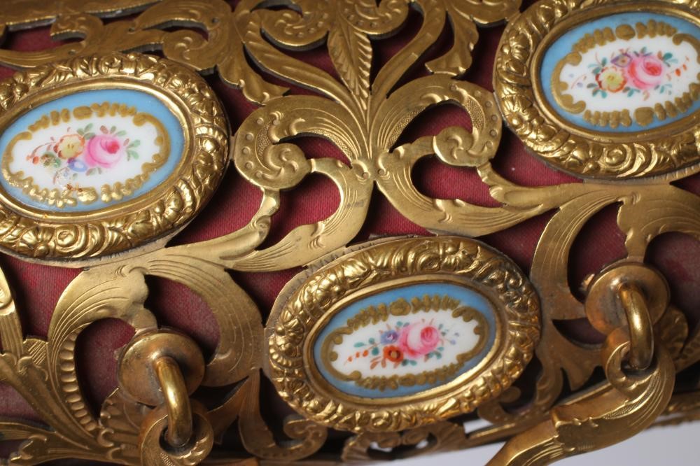 A VICTORIAN FIGURED WALNUT DOMED TEA CADDY with gilt metal mounts and turquoise cabochons Image