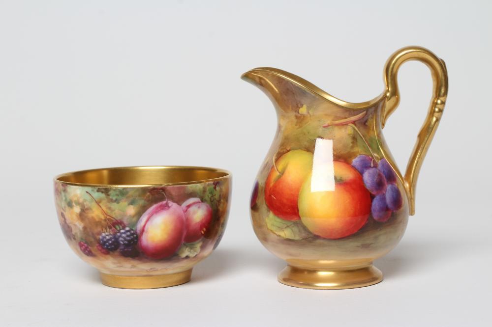 A ROYAL WORCESTER CHINA CREAM JUG Image