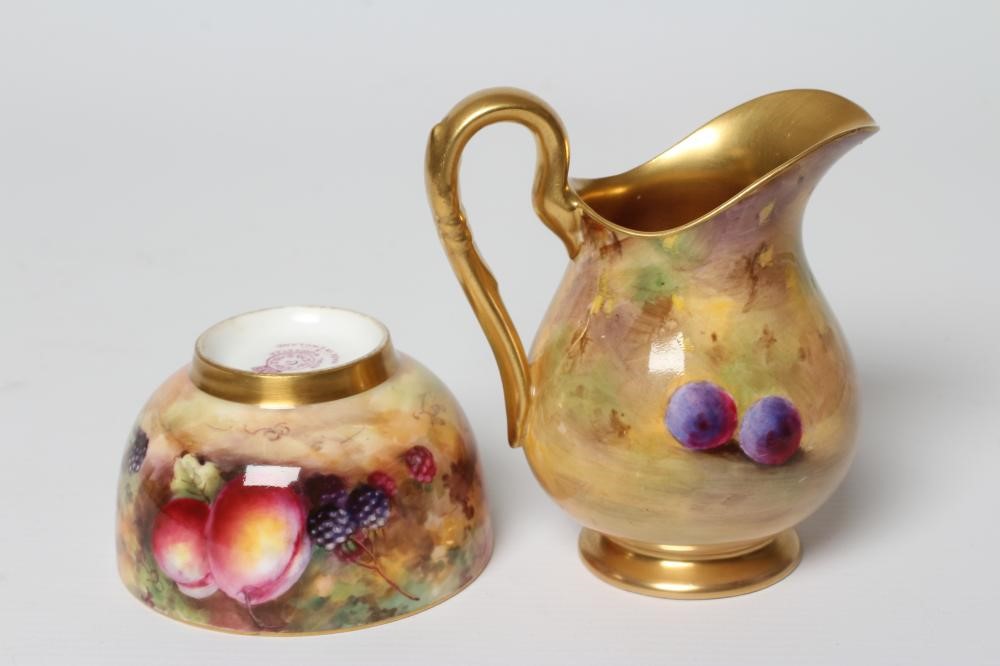 A ROYAL WORCESTER CHINA CREAM JUG Image