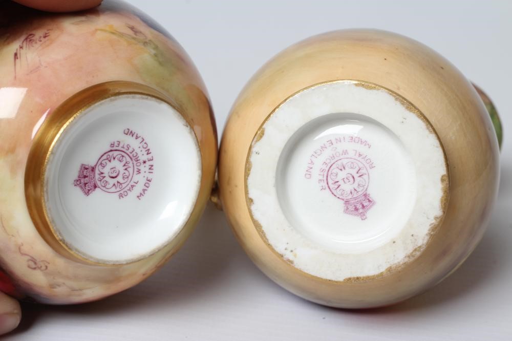 A ROYAL WORCESTER CHINA CREAM JUG Image