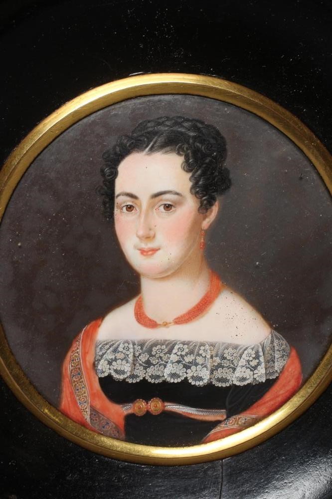 A PAIR OF CIRCULAR IVORY PORTRAIT MINIATURES Image