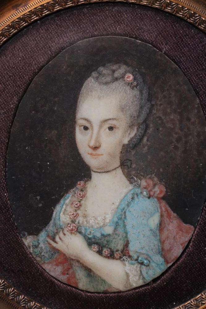 A PAIR OF OVAL IVORY PORTRAIT MINIATURES Image