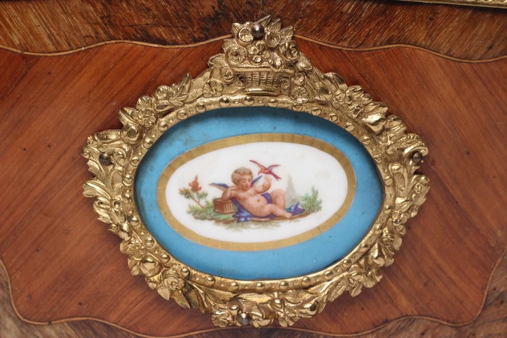 A LOUIS XV STYLE KINGWOOD JARDINIERE Image