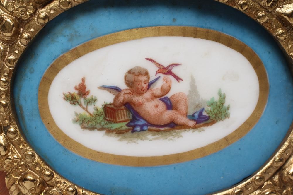 A LOUIS XV STYLE KINGWOOD JARDINIERE Image