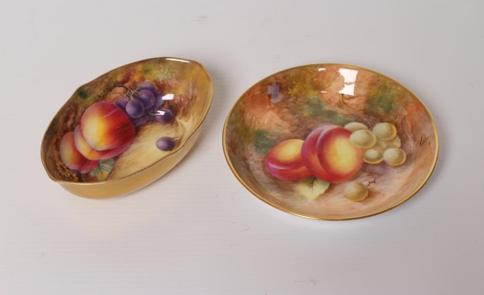 A ROYAL WORCESTER CHINA DISH Image