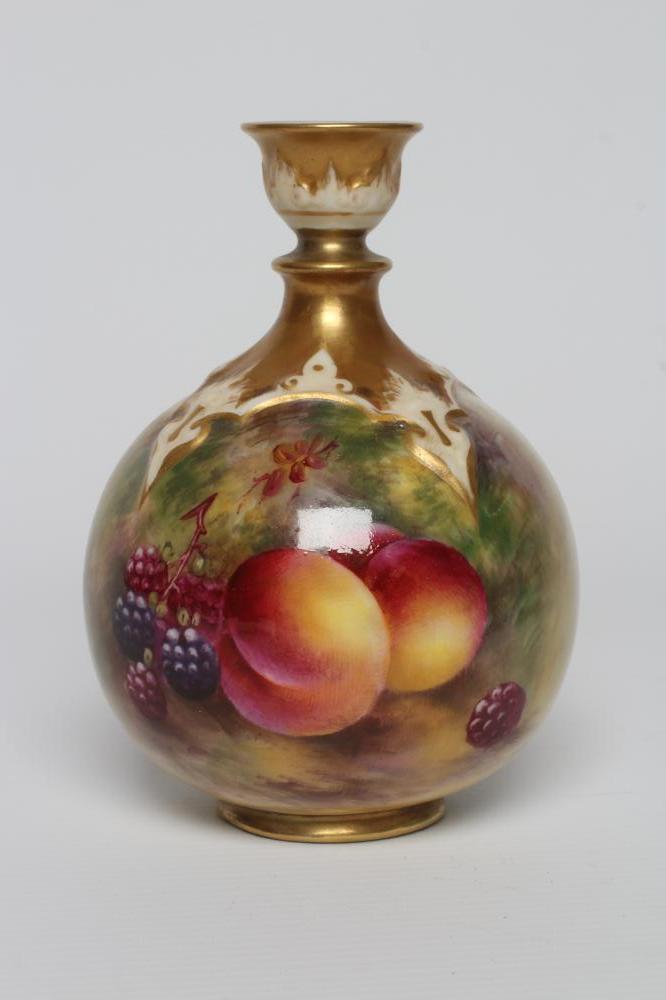 A ROYAL WORCESTER CHINA SMALL VASE Image