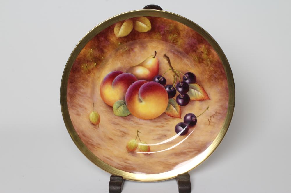 A ROYAL WORCESTER CHINA CABINET PLATE Image