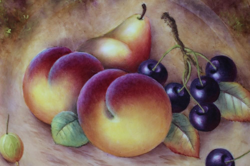 A ROYAL WORCESTER CHINA CABINET PLATE Image