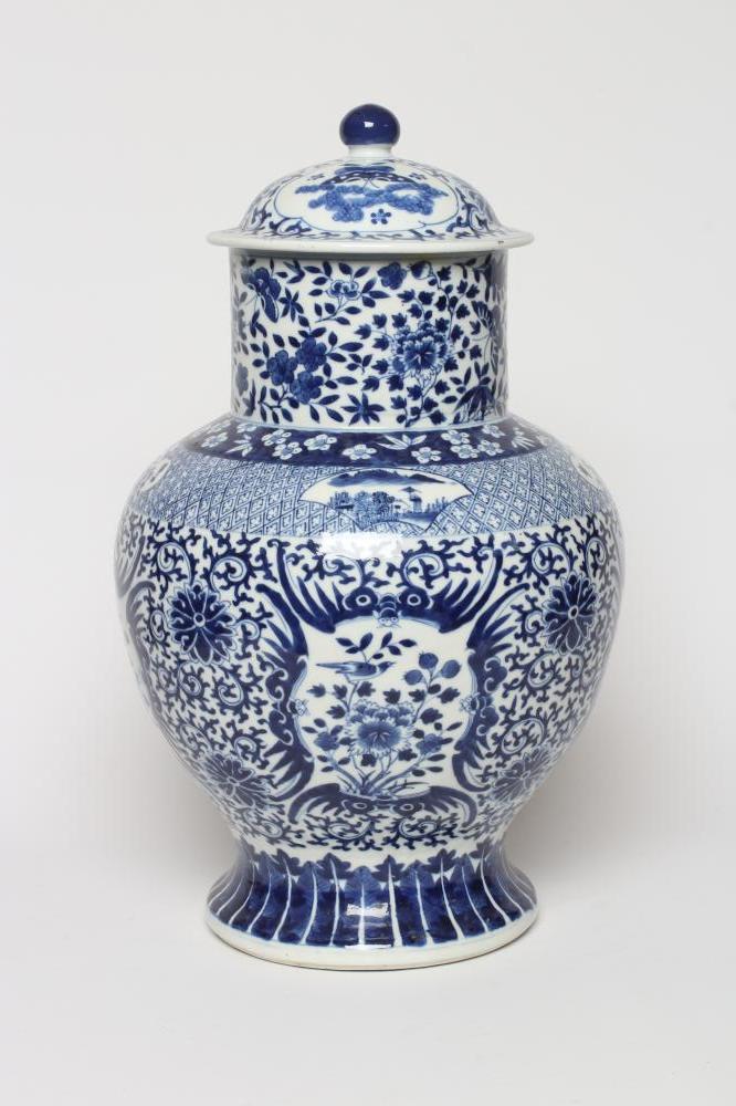 A CHINESE BLUE AND WHITE PORCELAIN LARGE JAR AND COVER of baluster form Image
