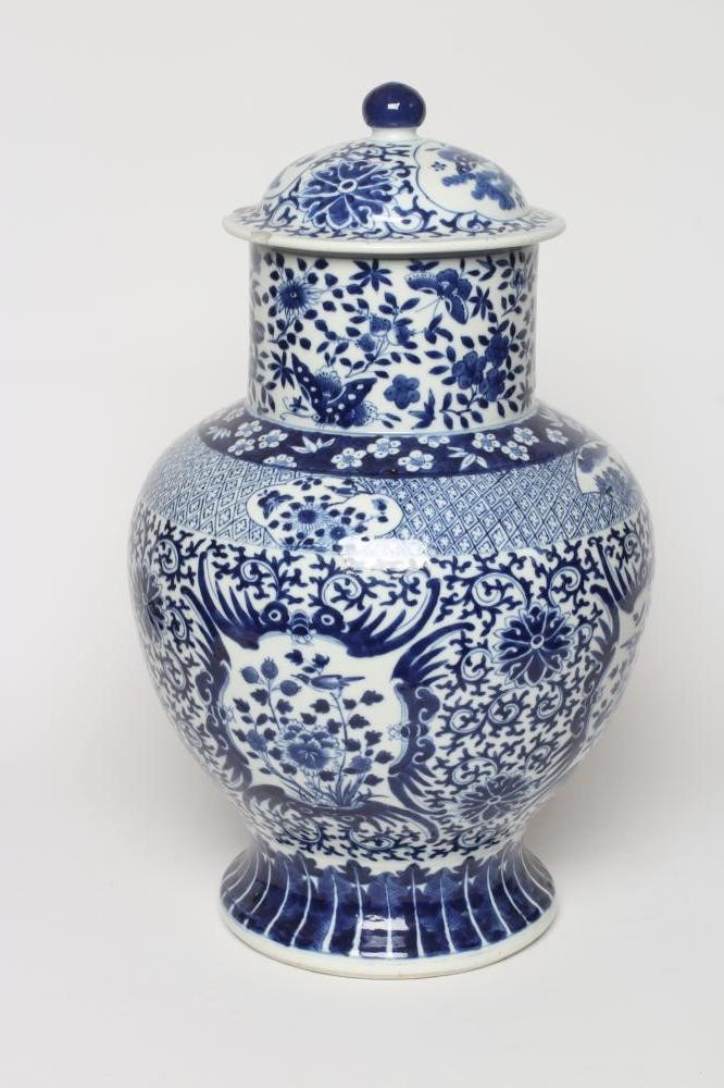 A CHINESE BLUE AND WHITE PORCELAIN LARGE JAR AND COVER of baluster form Image