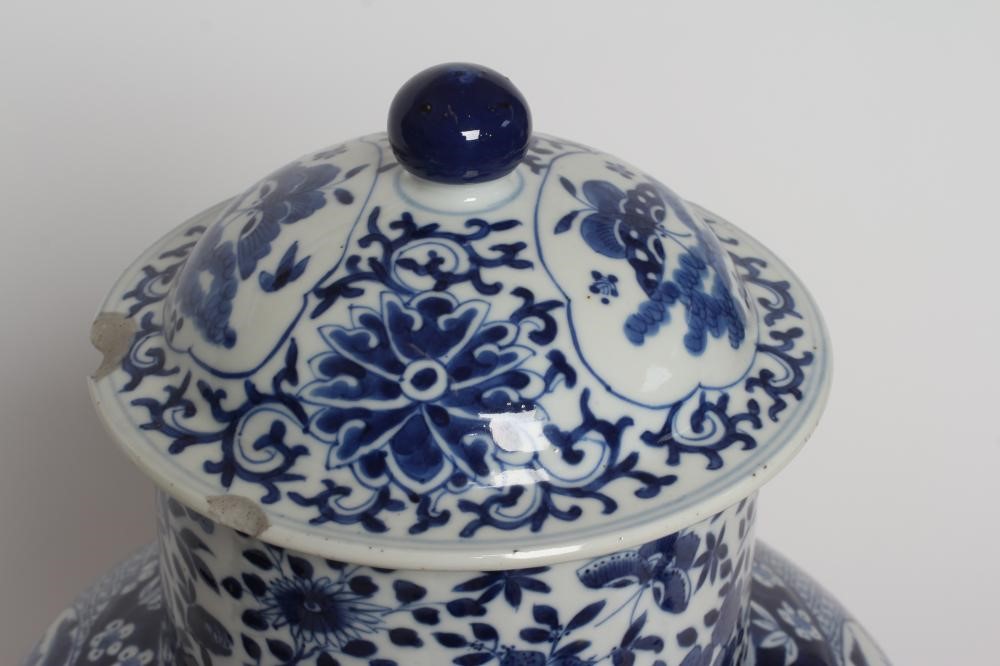 A CHINESE BLUE AND WHITE PORCELAIN LARGE JAR AND COVER of baluster form Image