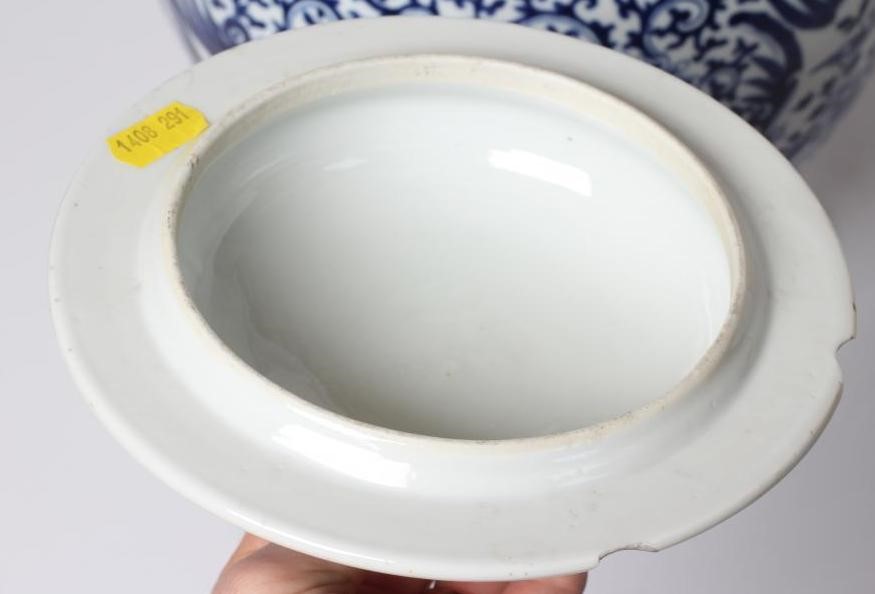 A CHINESE BLUE AND WHITE PORCELAIN LARGE JAR AND COVER of baluster form Image