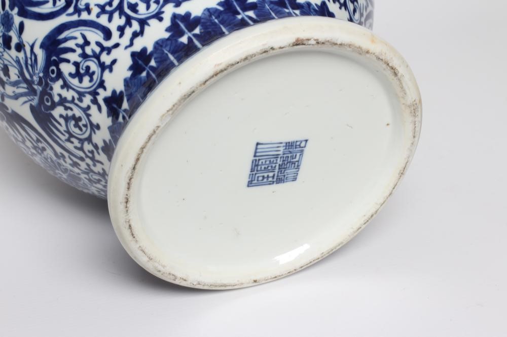 A CHINESE BLUE AND WHITE PORCELAIN LARGE JAR AND COVER of baluster form Image