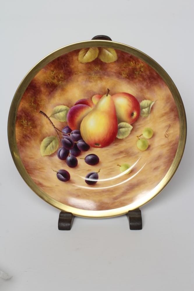 A ROYAL WORCESTER CHINA CABINET PLATE Image