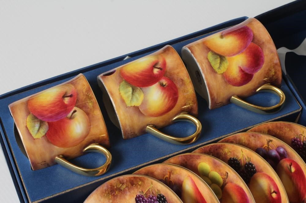 A ROYAL WORCESTER CHINA CABINET COFFEE SET, modern, painted by Steve Smith with fruit still lifes, Image