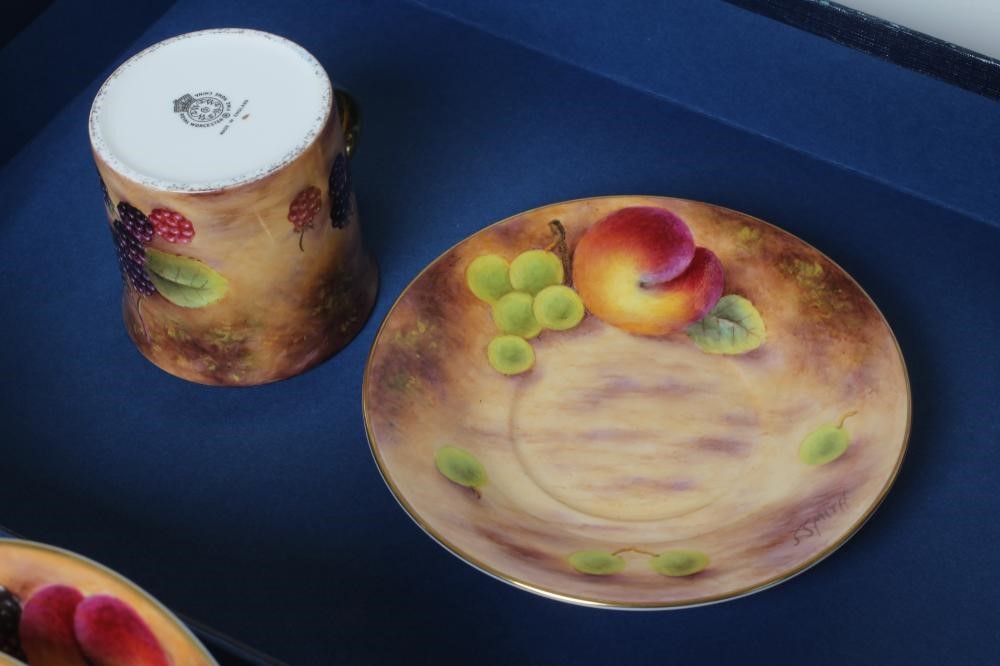 A ROYAL WORCESTER CHINA CABINET COFFEE SET, modern, painted by Steve Smith with fruit still lifes, Image