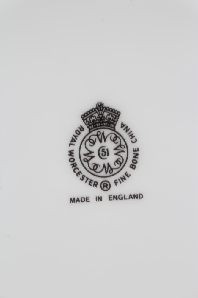 A ROYAL WORCESTER CHINA CABINET COFFEE SET, modern, painted by Steve Smith with fruit still lifes, Image