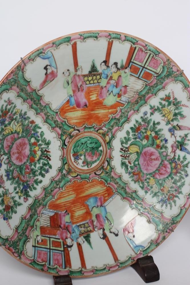 A COLLECTION OF CANTONESE FAMILLE ROSE PORCELAIN comprising a baluster vase Image