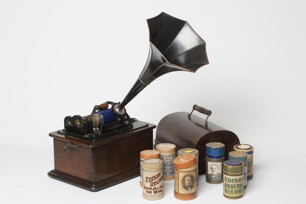 AN EDISON PHONOGRAPH, early 20th century, serial no. S3 99 711, in oak case with faceted japanned Image