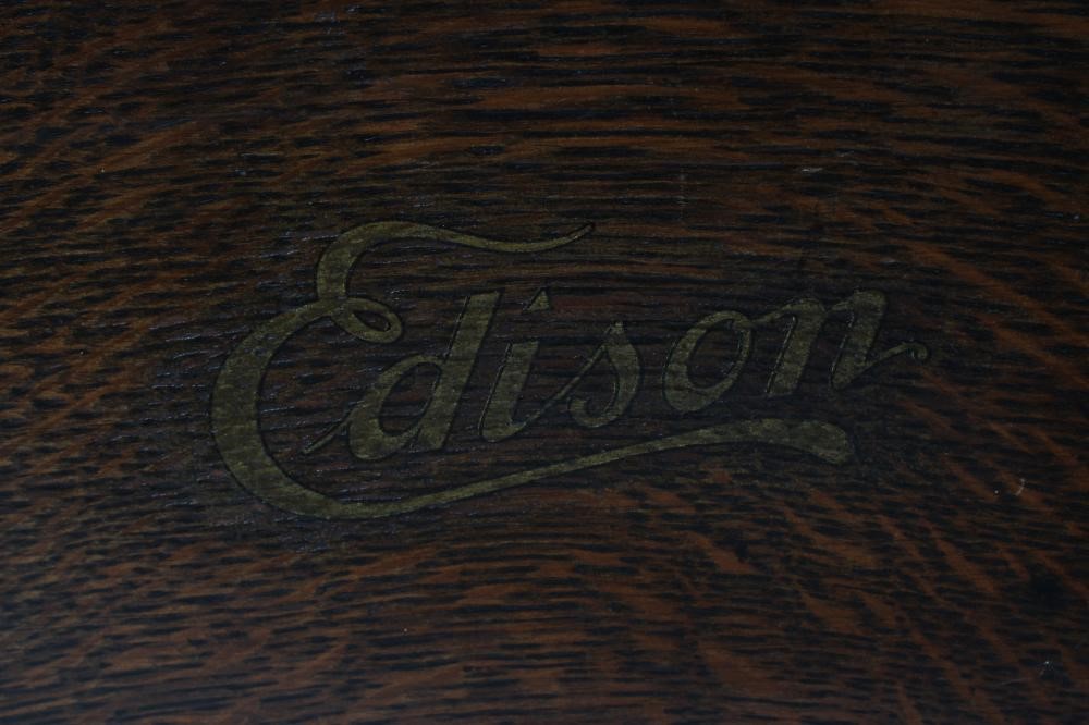 AN EDISON PHONOGRAPH, early 20th century, serial no. S3 99 711, in oak case with faceted japanned Image