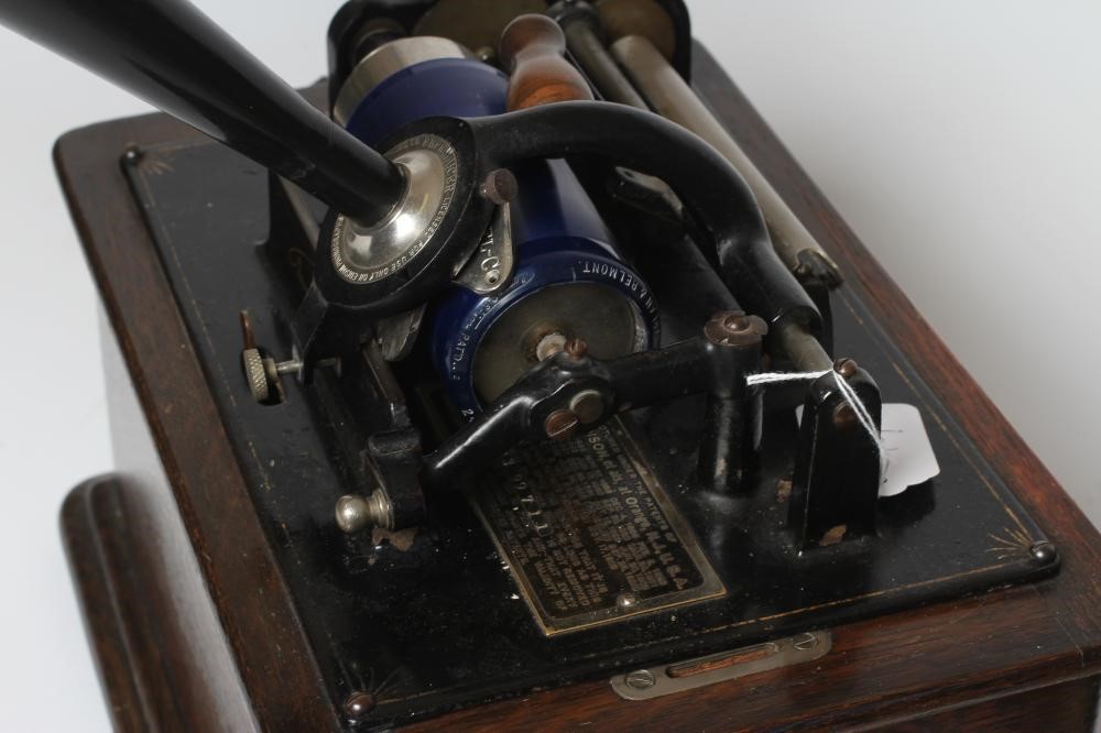 AN EDISON PHONOGRAPH, early 20th century, serial no. S3 99 711, in oak case with faceted japanned Image