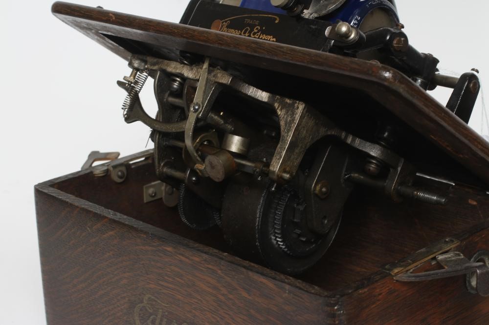AN EDISON PHONOGRAPH, early 20th century, serial no. S3 99 711, in oak case with faceted japanned Image