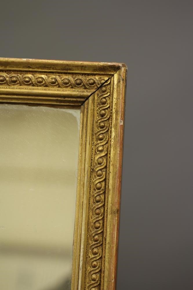 AN EDWARDIAN TRIPLE PLATE GILDED WALL MIRROR, the oblong plates within a chain link moulded gilt Image