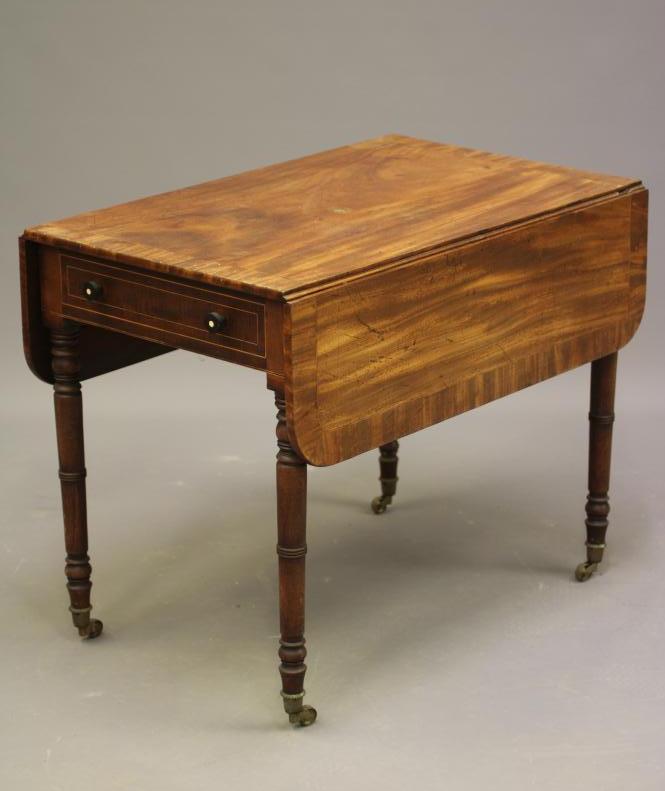 A REGENCY MAHOGANY PEMBROKE TABLE Image