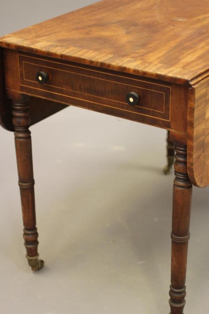 A REGENCY MAHOGANY PEMBROKE TABLE Image