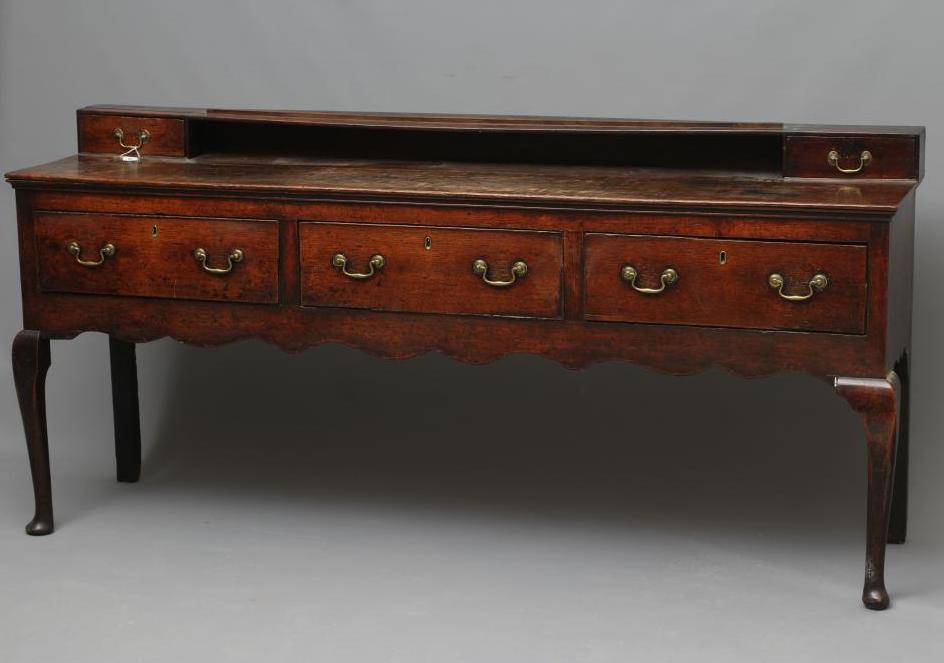 A GEORGIAN OAK DRESSER Image