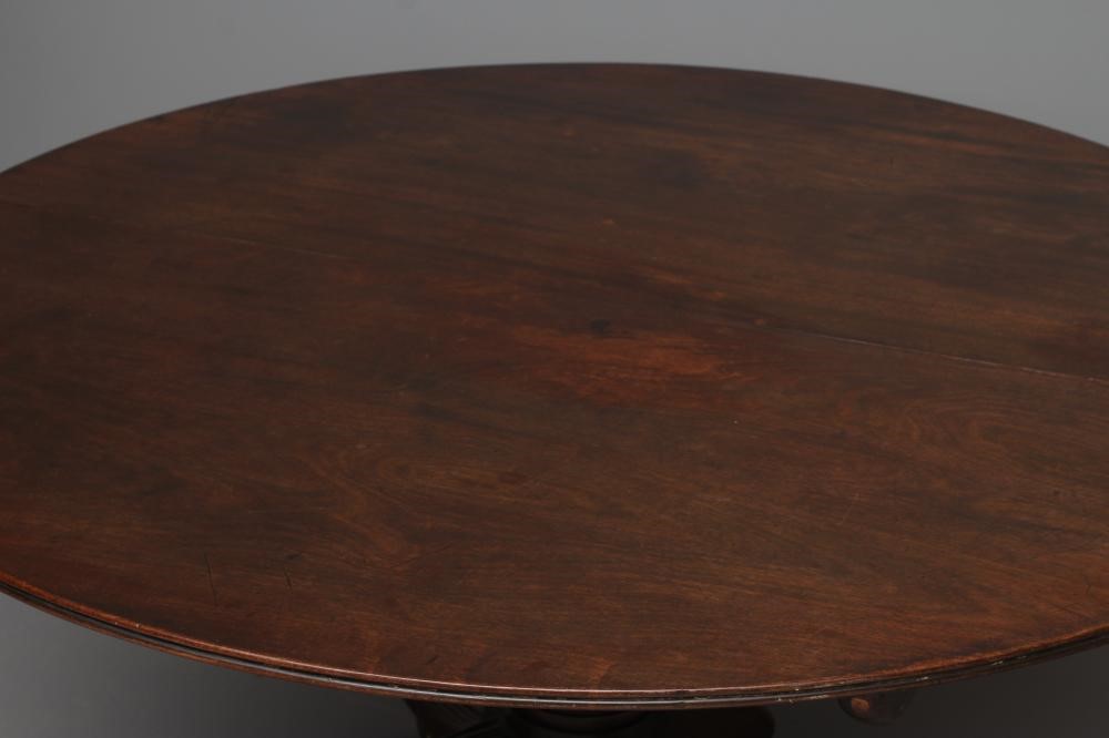 A REGENCY MAHOGANY BREAKFAST TABLE Image