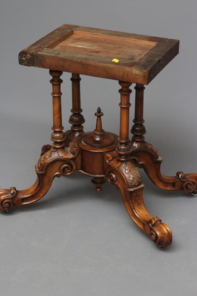A VICTORIAN WALNUT LOO TABLE Image