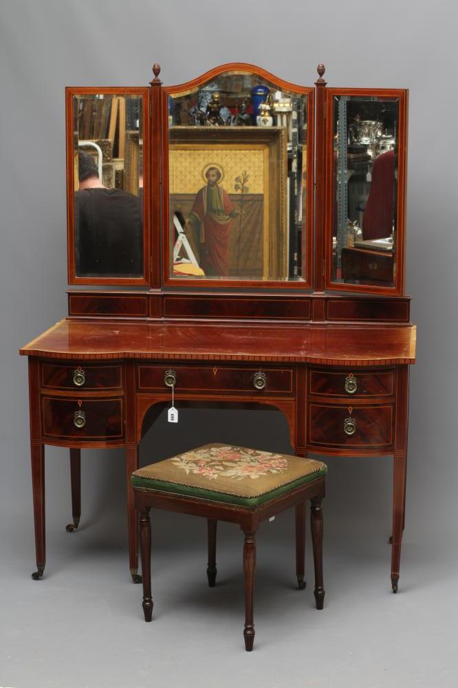 AN EDWARDIAN MAHOGANY DRESSING TABLE Image