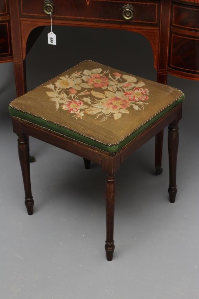 AN EDWARDIAN MAHOGANY DRESSING TABLE Image