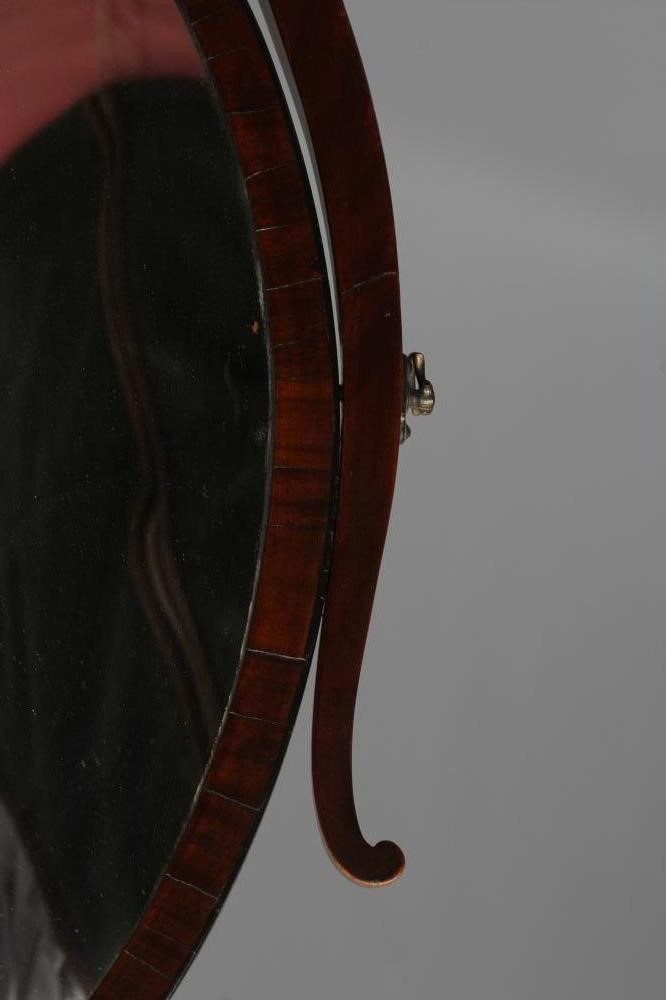 A GEORGIAN MAHOGANY TOILET MIRROR Image