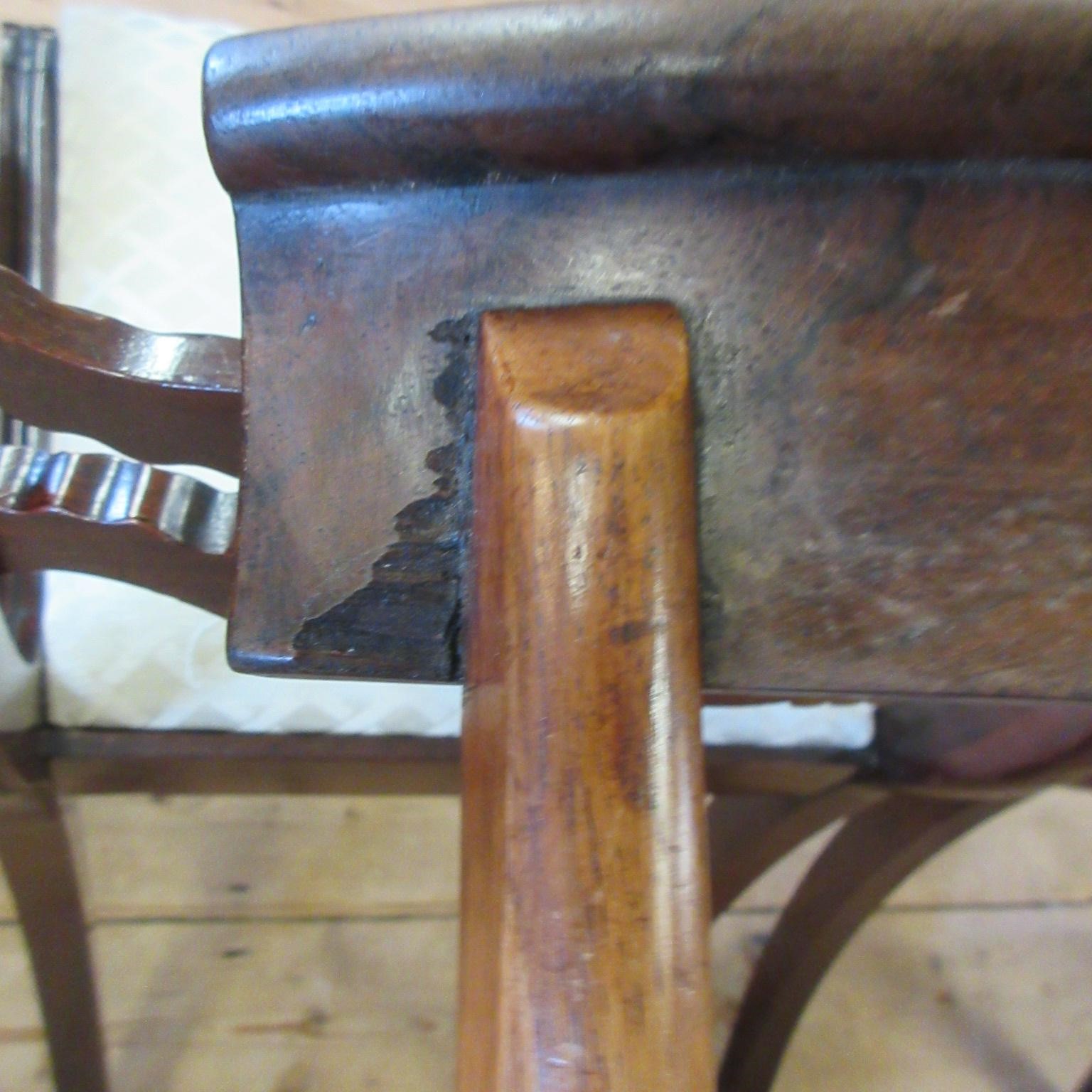 A SET OF SIX EARLY VICTORIAN ROSEWOOD DINING CHAIRS Image